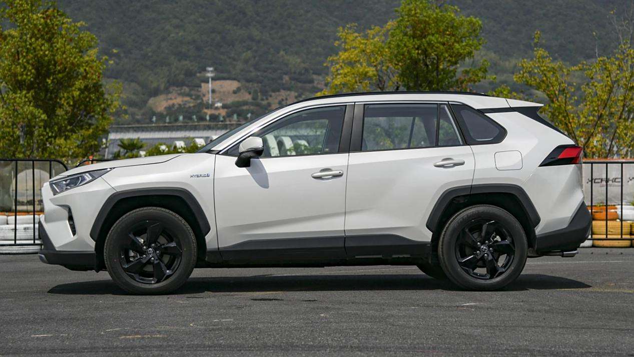 丰田全新RAV4最新款，超越期待，重塑经典